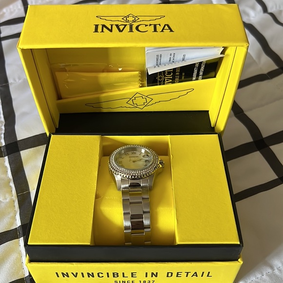 Invicta Woman Watch - Picture 10 of 11